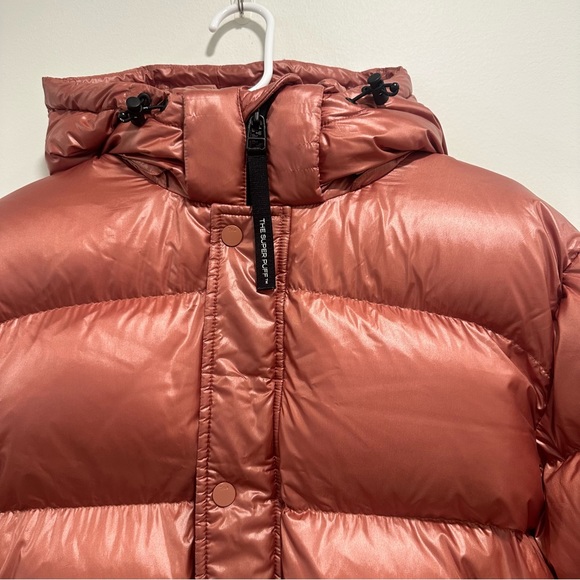 TNA Aritzia SuperPuff super puff Shorty Jacket in Rose/Glossy Coral - Picture 2 of 8